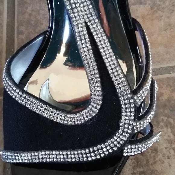 Hong Hanh  Elegant  Black & Silver Strappy Sandals - New - Picture 5 of 5